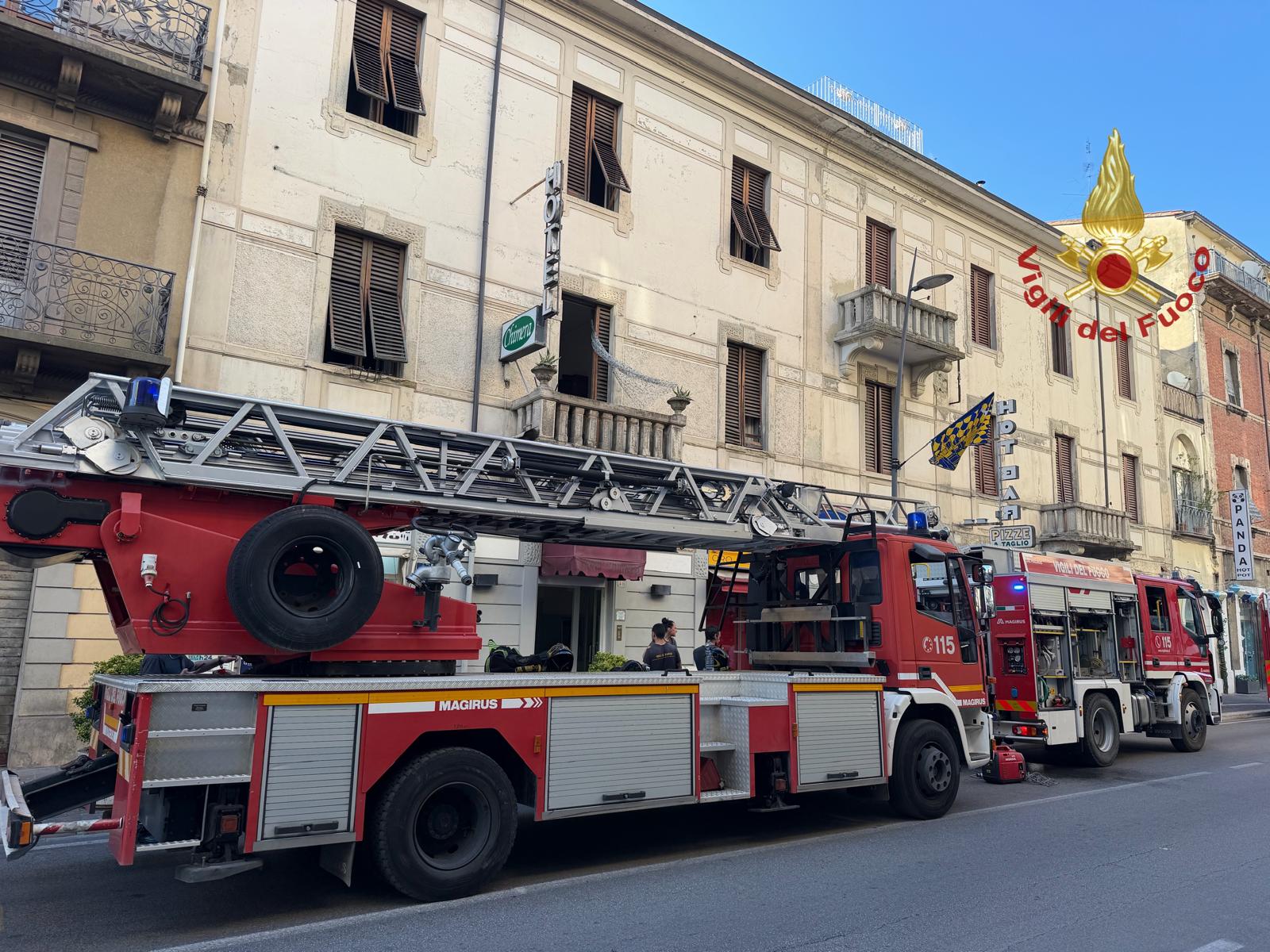 Arezzo: fiamme in un albergo, quattro persone intossicate. Ricoverate in ospedale