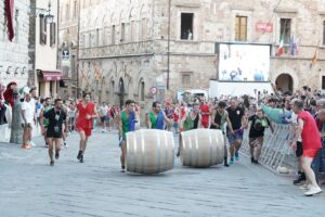 Montepulciano: Cagnano rivince il Bravìo delle Botti. Con gli spingitori “Fontone” e “Cittino”