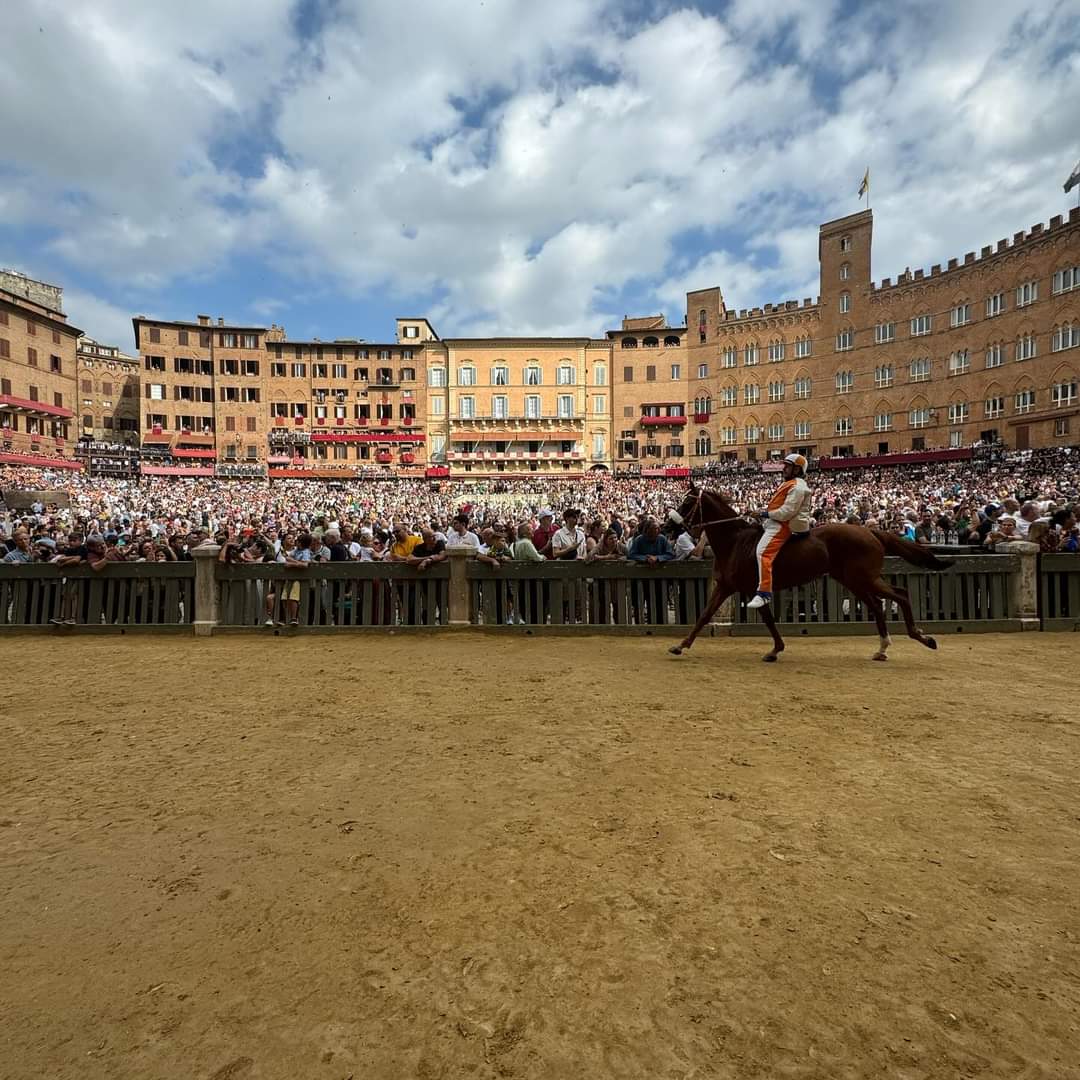 Palio di Siena 16 agosto: la Giraffa vince la seconda prova