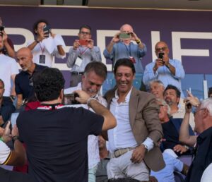 Fiorentina, parata di ex al Franchi: Batistuta, Rui Costa, Terim per la gioia di ritrovarsi (foto)