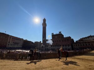 Palio di Siena agosto 2026: sole in piazza del Campo, la Carriera stasera alla 19