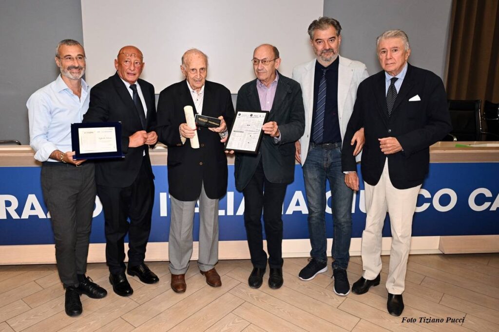 Fiorentina: celebrati da Ast e Ussi-Toscana i giornalisti che hanno raccontato i 100 anni di storia viola. Con Prandelli. Assente la Società
