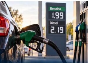 Carburanti, Firenze: code ai distributori Eni per il “tetto” al prezzo