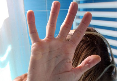 Prato: perseguita e aggredisce ex compagna, arrestato 48enne