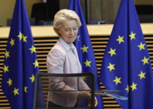 Ue, Von der Leyen sullo stato dell’Unione: “Siamo minacciati, vogliono frantumare l’unità”. Canadà membro associato. Social: no under 13
