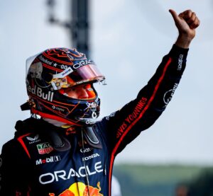 Formula 1, Gp Bahrain: pole di Verstappen, Ferrari in prima fila con Hamilton
