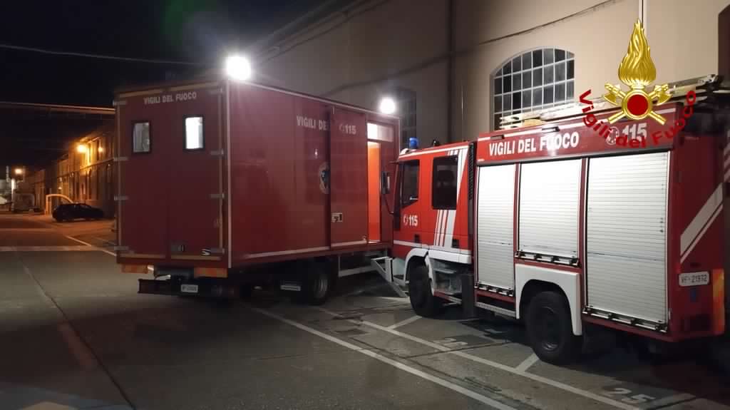 Fuga di gas a Firenze: paura in via dei Renai, strada chiusa. Evacuati un ristorante e due famiglie