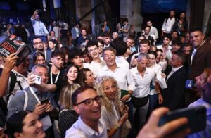 Renzi chiude la Leopolda e chiede “tre garanzie” a Conte. Poi l’appello ai riformisti