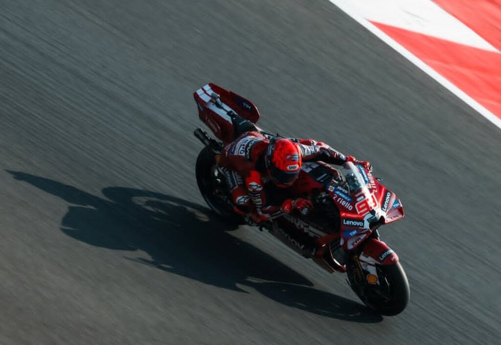 Moto Gp Australia: Marc Marquez vince la Sprint e torna leader del Mondiale. Frattura al polso per Martin