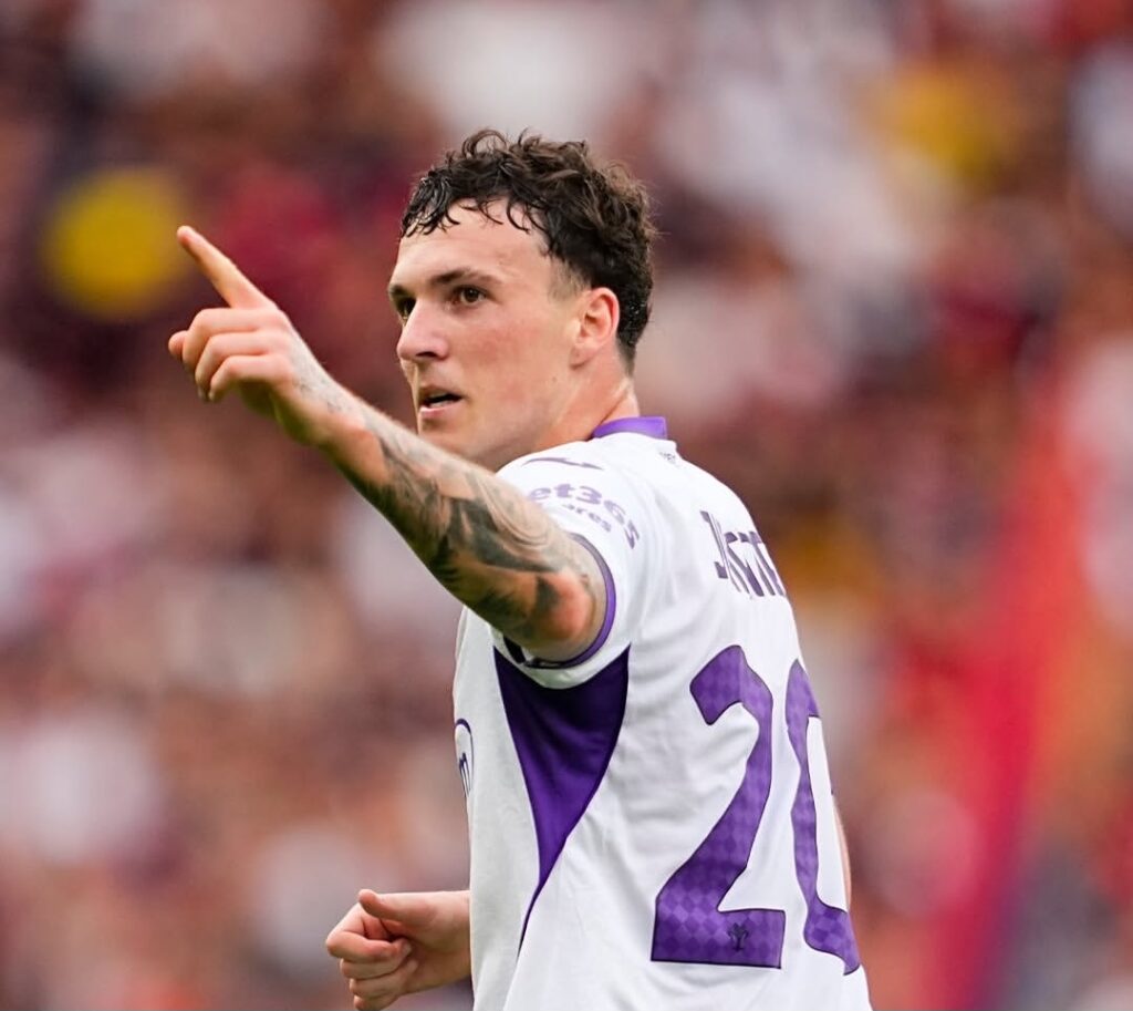 Fiorentina battuta dal Genoa: 2-1. Partenza da incubo, difesa di burro. Non basta un buon secondo tempo. Pagelle