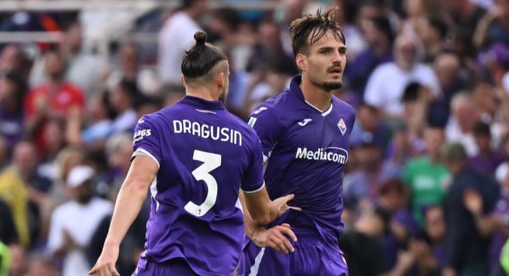 Fiorentina perde anche con il Como: 1-3. Primo gol lariano viziato da fallo su Goncalves. Ma la squadra non c’è. Pagelle