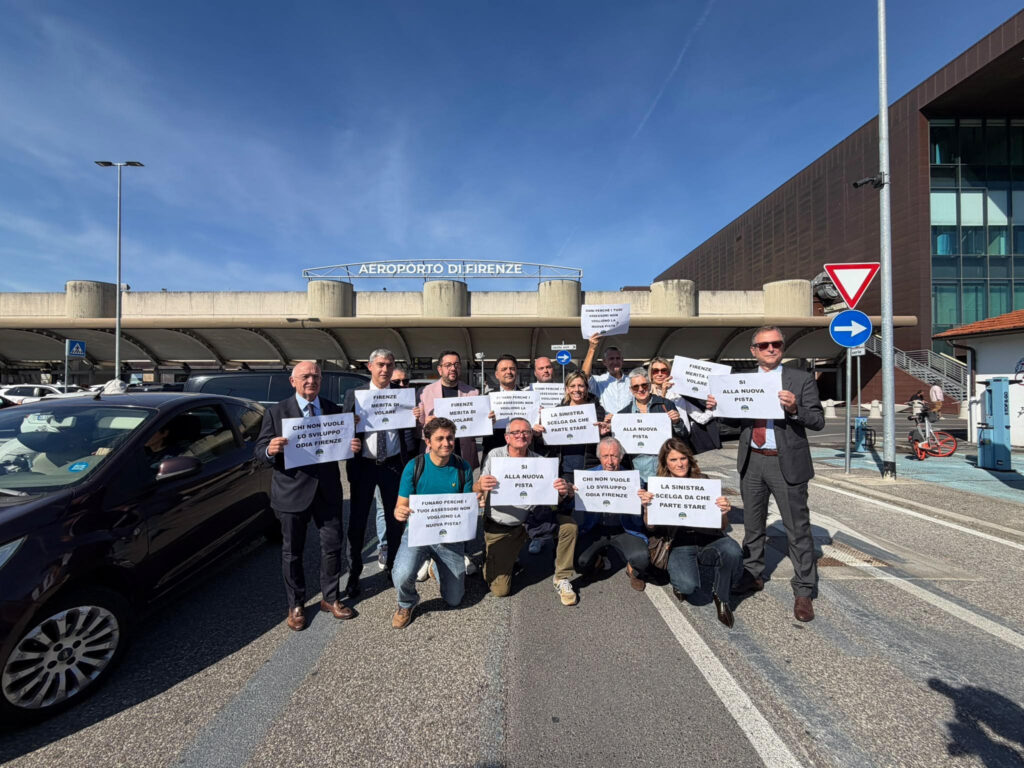 Aeroporto di Firenze: manifestazione di Fdi prima della decisione del Tar. “Sinistra dica da che parte sta”