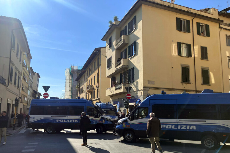 Manifestazioni sabato 24: Firenze blindata. Movimento 17 ottobre cambia luoghi: “Piazze di ritrovo comunicate all’ultimo”