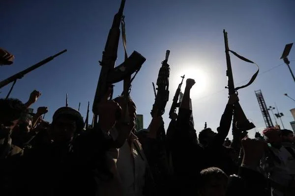 Missile Houthi sull’aeroporto di Riad: almeno 12 morti e oltre 300 feriti