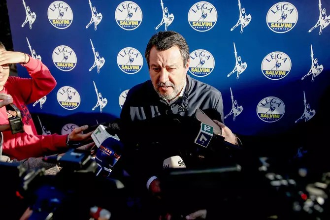Lega: Matteo Salvini si dimette da segretario. Passo necessario per ricandidarsi. Nasceranno nuovo simbolo e segreteria politica