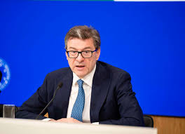 Camera semideserta, Giorgetti si sfoga: “Non vogliono lavorare”. Poi parla di “nuvoloni all’orizzonte”