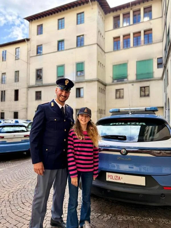 Firenze: bambina rischia di soffocare al ristorante, salvata da poliziotto