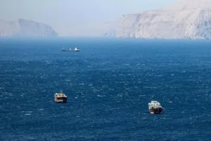 Spread in altalena: a 125 punti. Petrolio in calo, ma borse europee con la lente su Hormuz