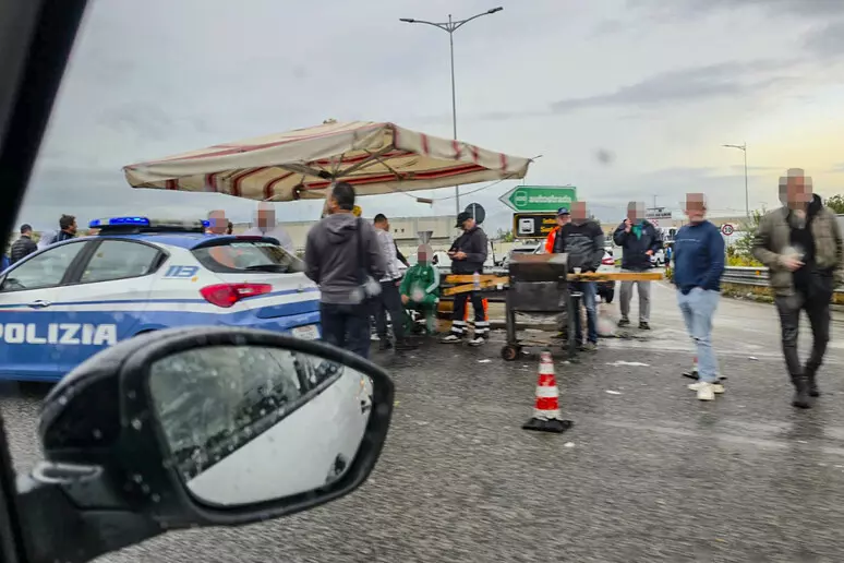 Protesta dei Tir: Meloni annuncia decreto per trasportatori e agricoltori. 1.339 camionisti identificati. Polizia scorta 500 mezzi